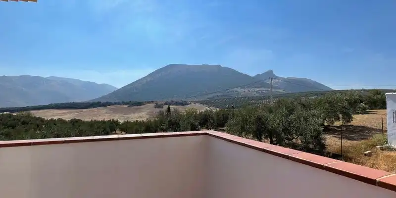 Vista exterior de Casa o xalet en venda en Loja amb Aire condicionat, Jardí privat i Terrassa