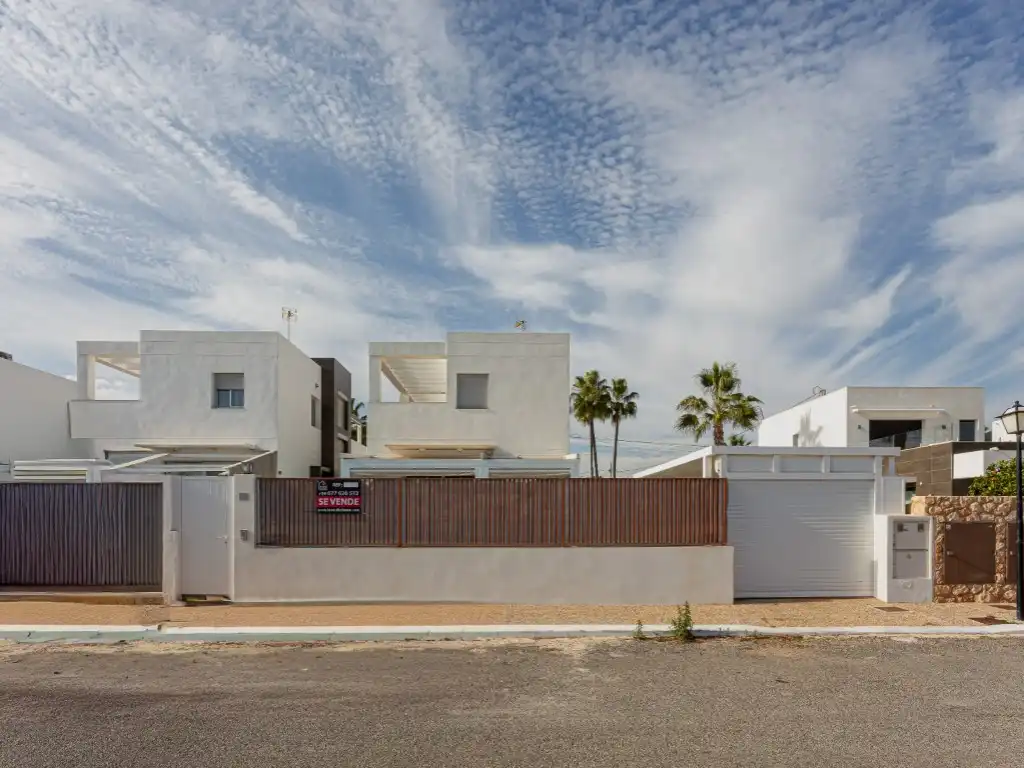 Vista exterior de Casa o xalet en venda en Orihuela amb Moblat