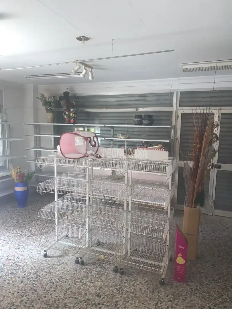 Local en venda a Nuevo Parque - Los Rosales - Tráfico Pesado