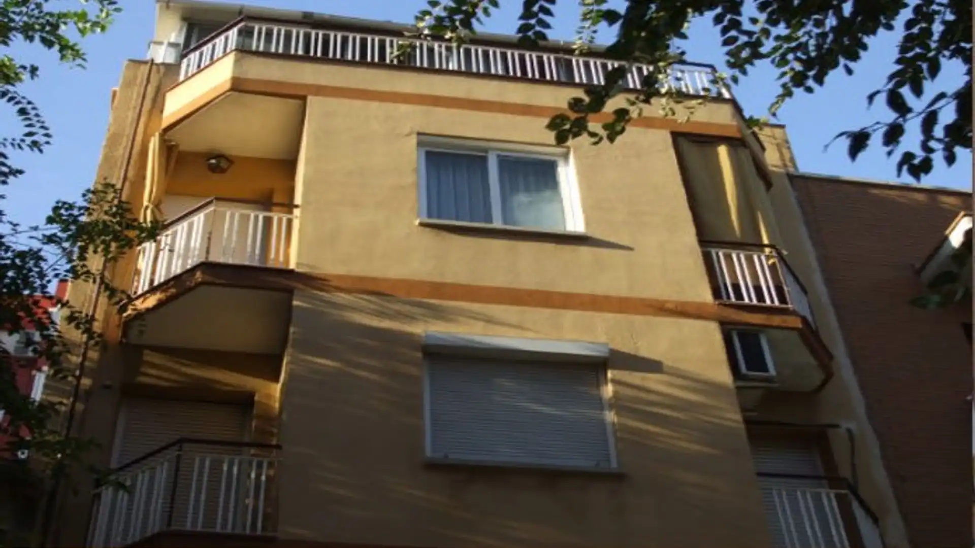 Exterior view of Flat for sale in L'Hospitalet de Llobregat
