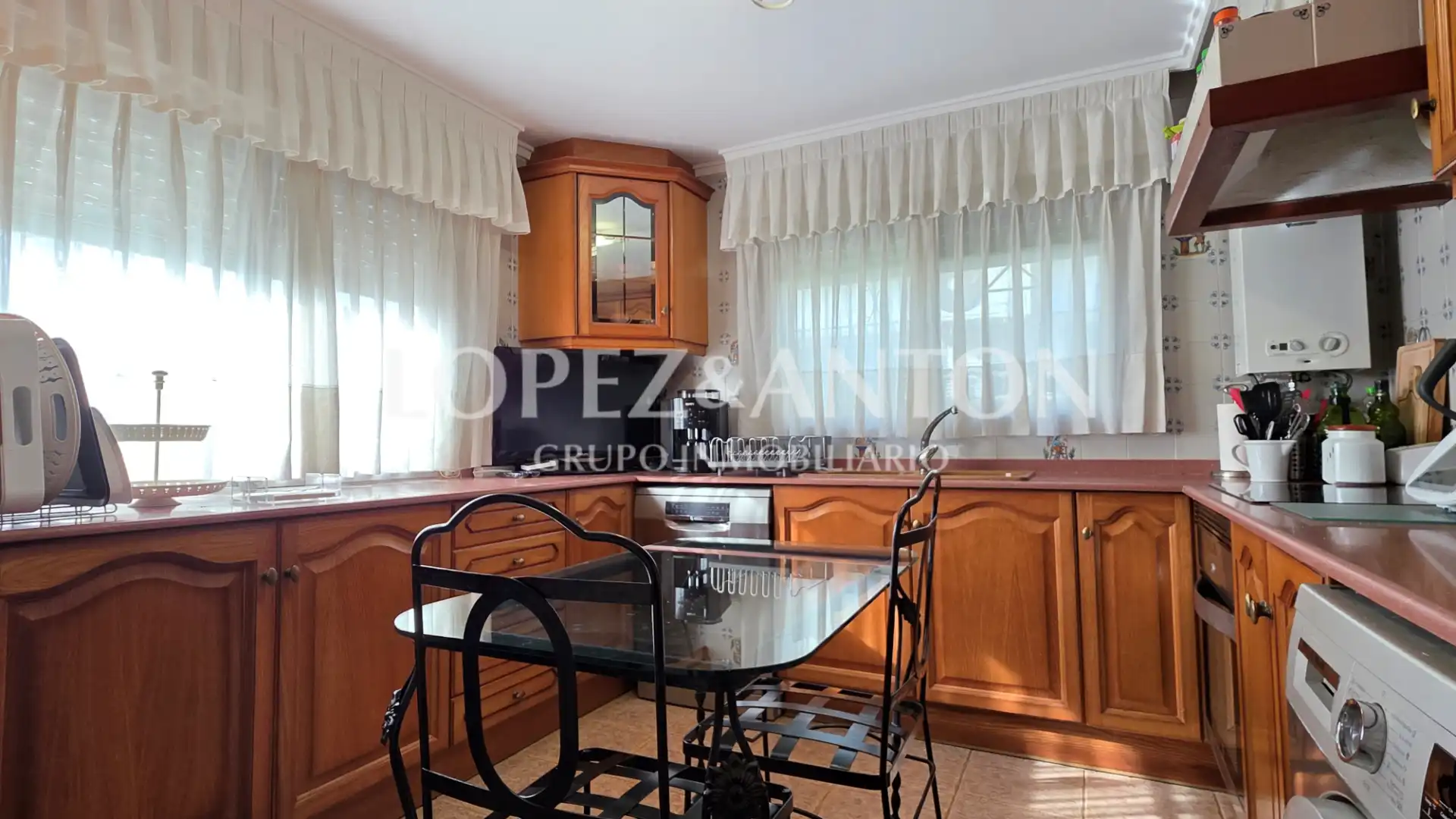 Kitchen of Houses for sale in L'Eliana  with Air Conditioner, Private garden and Terrace
