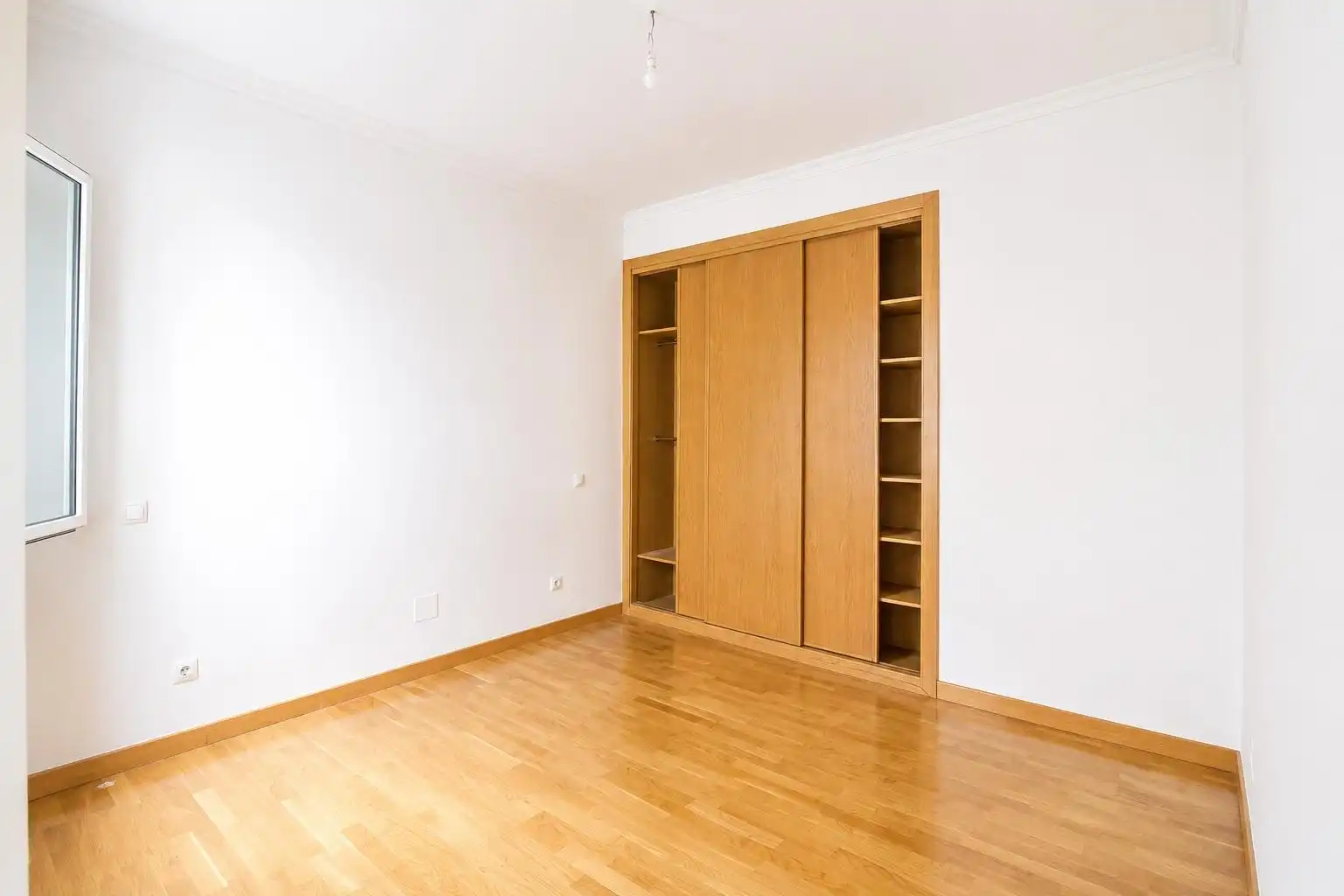 Bedroom of Flat for rent in Madrid  with Air Conditioner, Heating and Parquet flooring