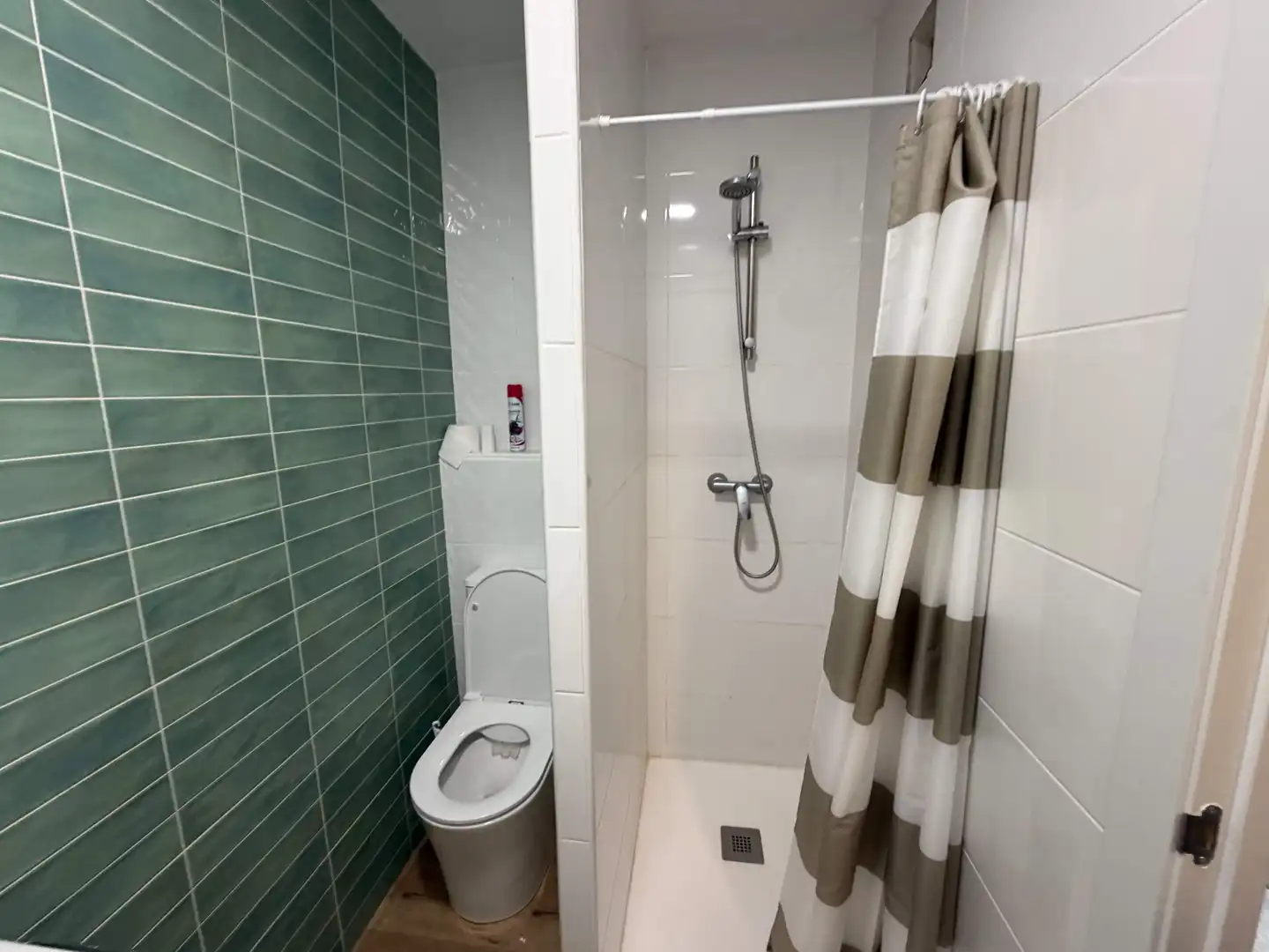 Baño de Piso en venta en Sevilla con Balcón