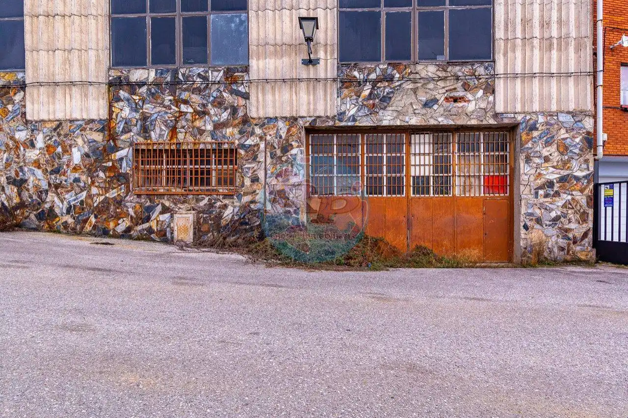 Nau industrial en venda a Zona Alta