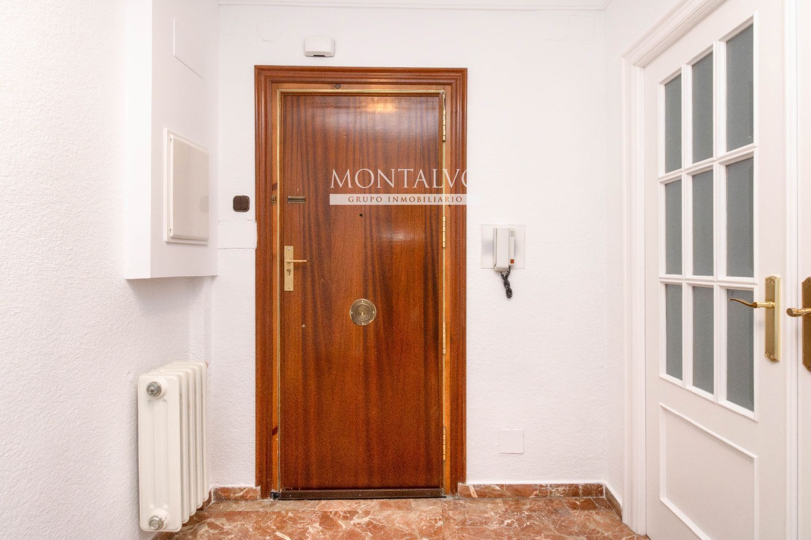 Piso de alquiler en  Granada Capital con Calefacción, Terraza y Amueblado