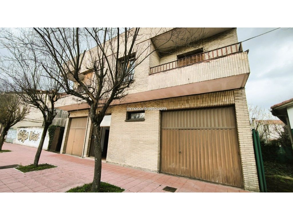 Vista exterior de Casa o chalet en venta en Vitoria - Gasteiz con Terraza