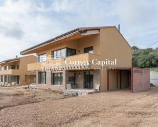 Vista exterior de Casa adosada en venda en Regencós amb Aire condicionat, Calefacció i Jardí privat