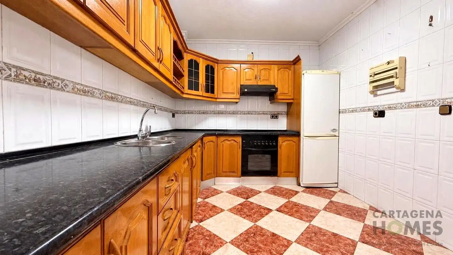 Cuina de Casa o xalet en venda en Cartagena amb Aire condicionat i Jardí privat