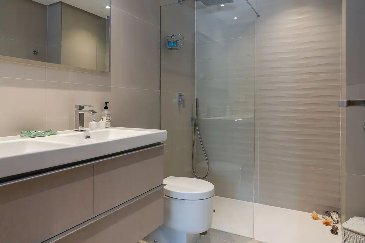 Bathroom of Apartments for rent in Benahavís  with Air Conditioner, Heating and Terrace