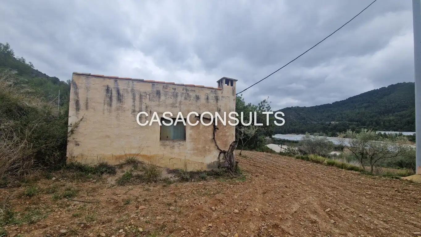 Casa rústica amb jardí en venda a Llucena / Lucena del Cid