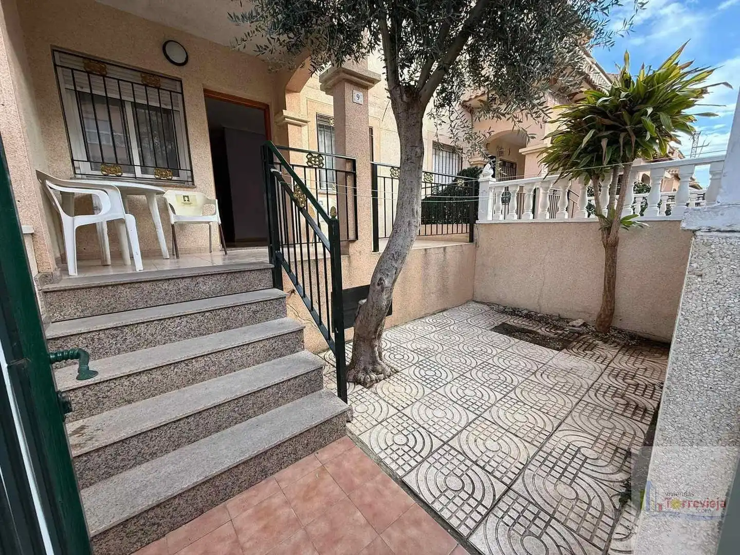 Vista exterior de Dúplex en venta en Torrevieja con Terraza y Piscina comunitaria