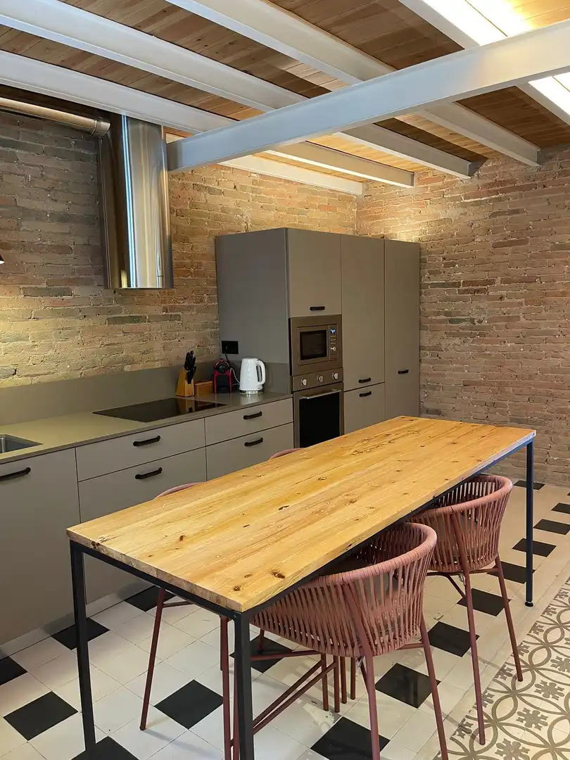 Cuina de Pis de lloguer en Girona amb Aire condicionat, Calefacció i Terrassa