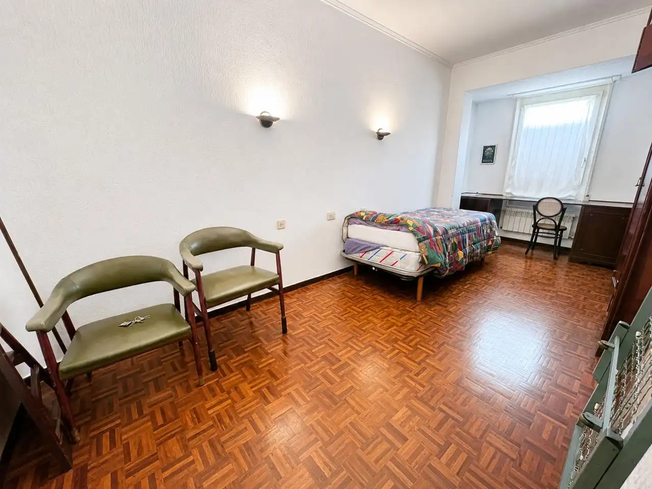 Dormitori de Pis en venda en Vitoria - Gasteiz amb Calefacció, Parquet i Terrassa