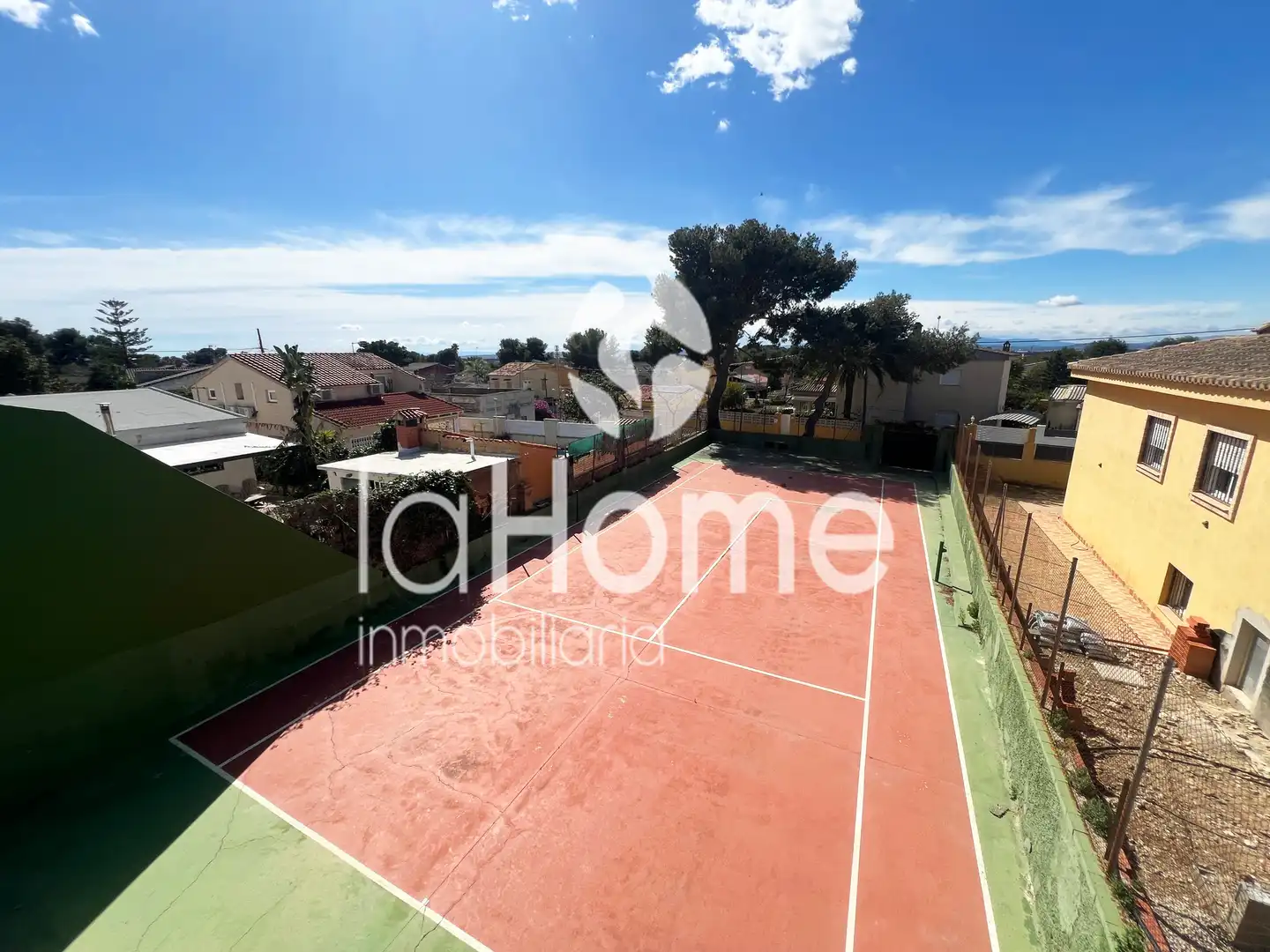 Vista exterior de Casa o xalet en venda en Paterna amb Aire condicionat, Jardí privat i Terrassa