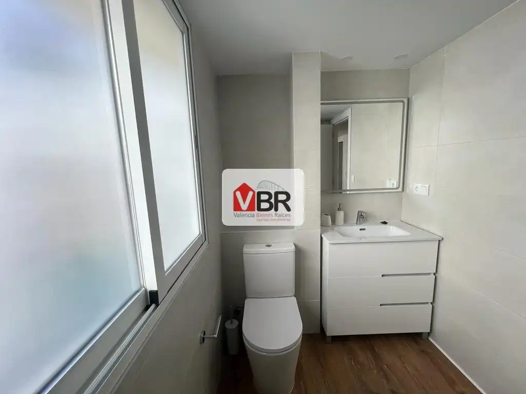 Badezimmer von Wohnung zur Miete in Valencia mit Klimaanlage, Heizung und Terrasse