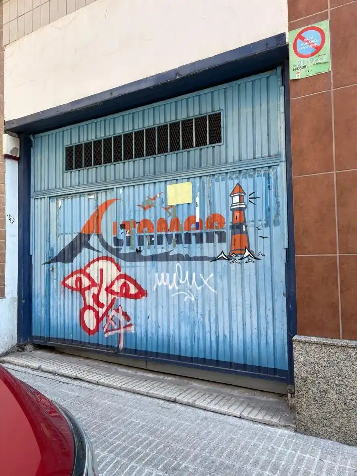 Vista exterior de Local en venta en Gijón 