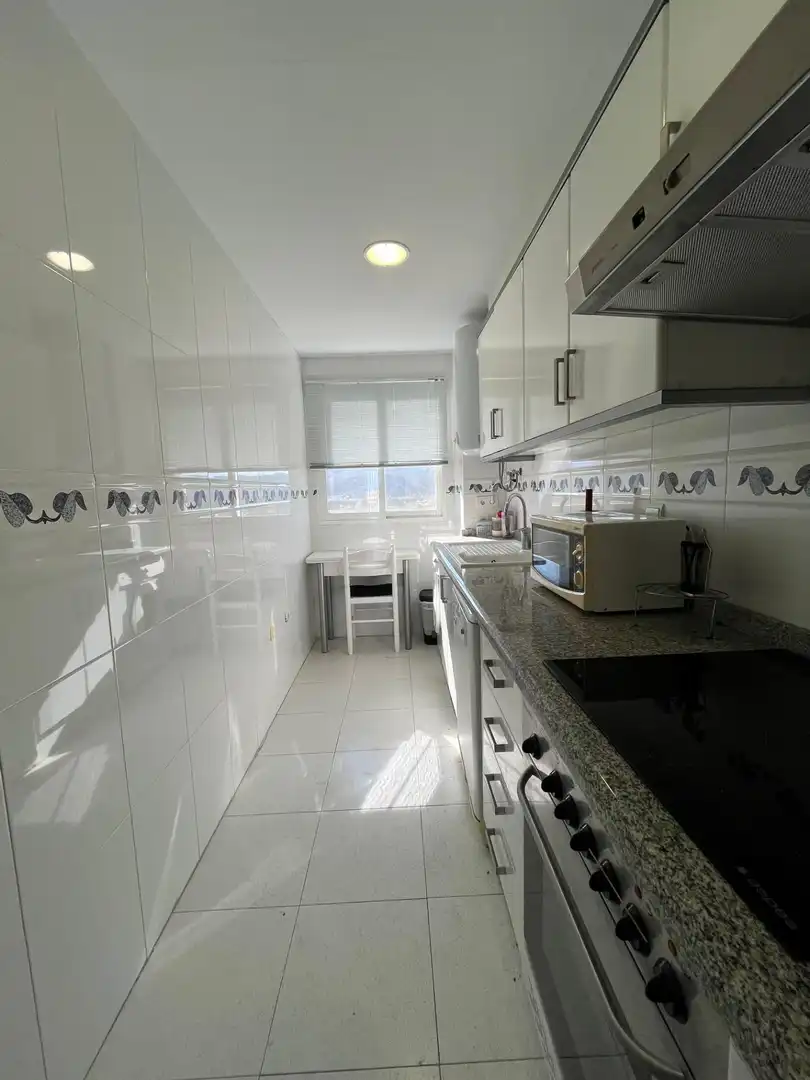 Cocina de Apartamento de alquiler en Gandia con Aire acondicionado, Calefacción y Jardín privado