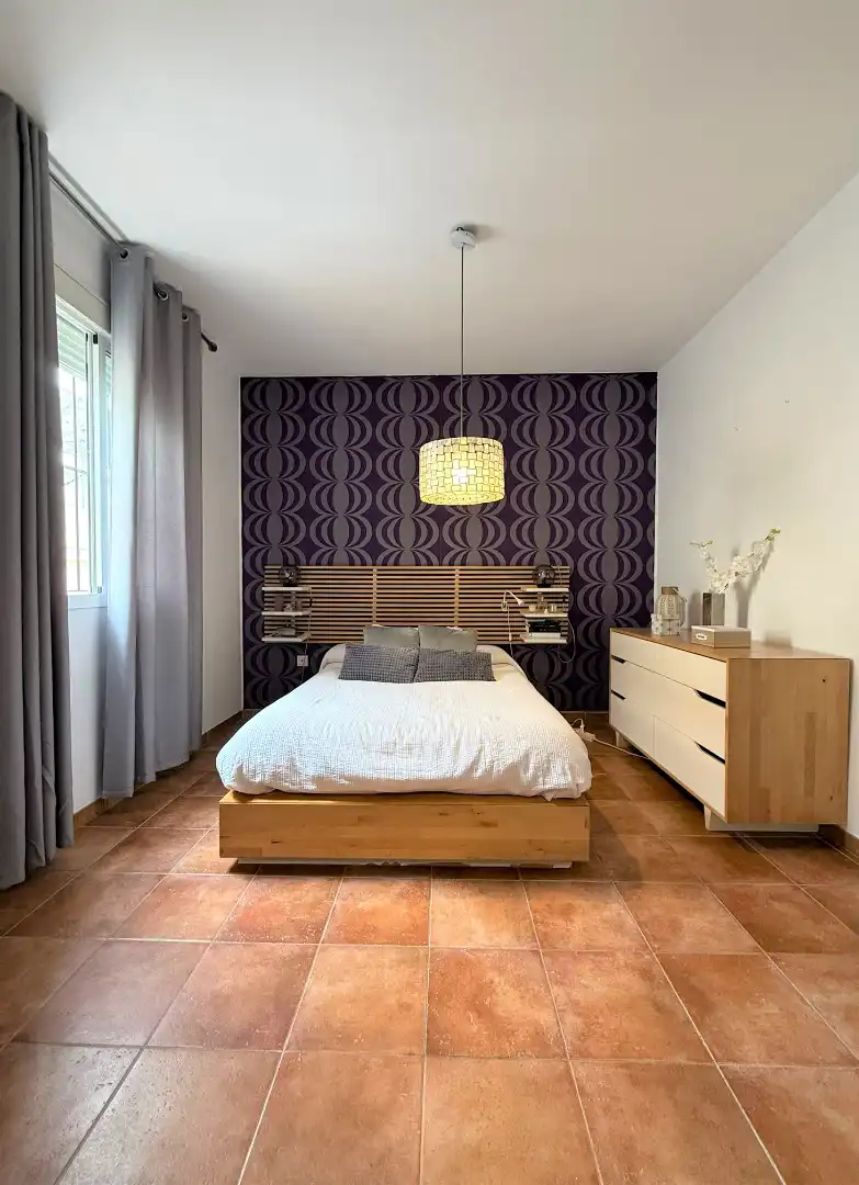 Schlafzimmer von Einfamilien-Reihenhaus zum Verkauf in Dos Hermanas mit Klimaanlage, Möbliert und Ofen