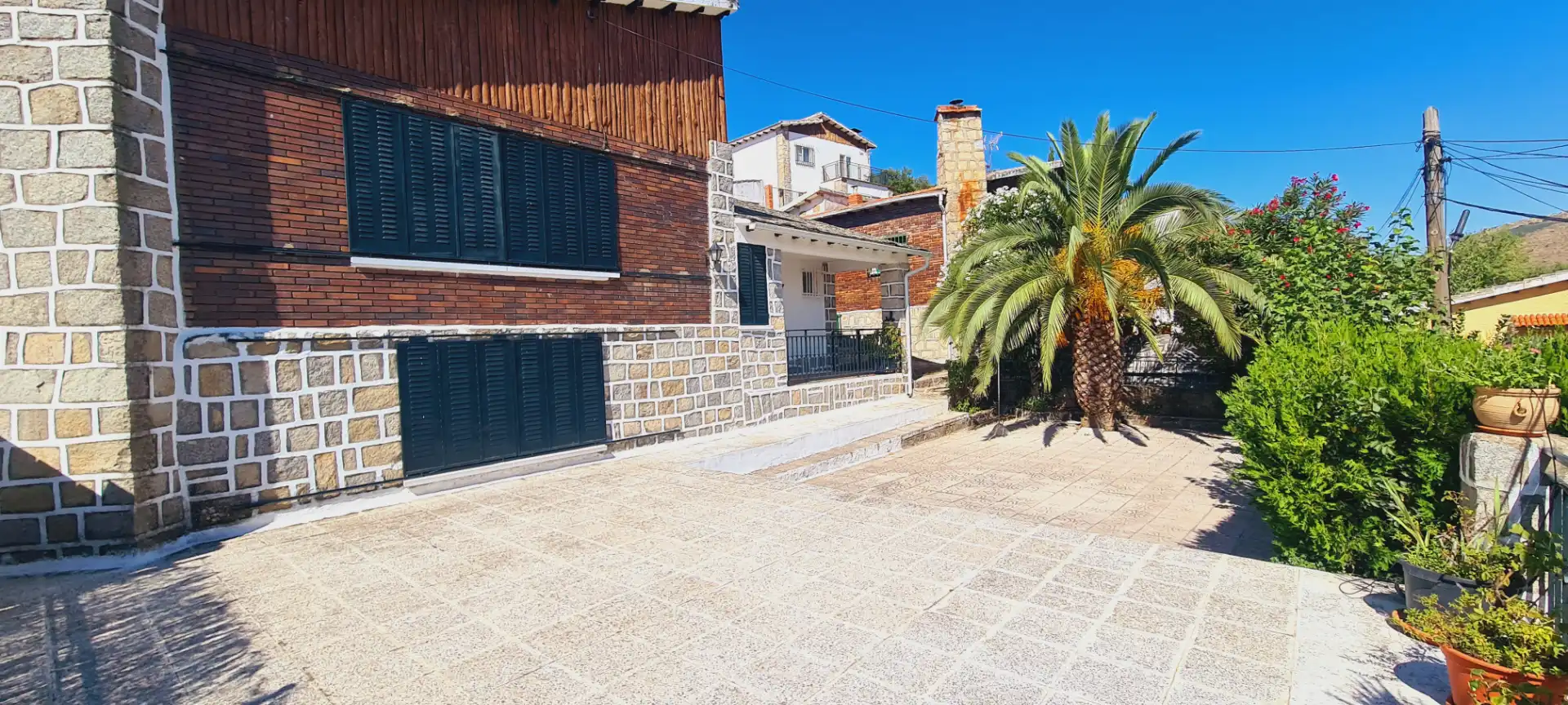 Vista exterior de Casa o chalet en venta en El Tiemblo  con Aire acondicionado, Jardín privado y Terraza