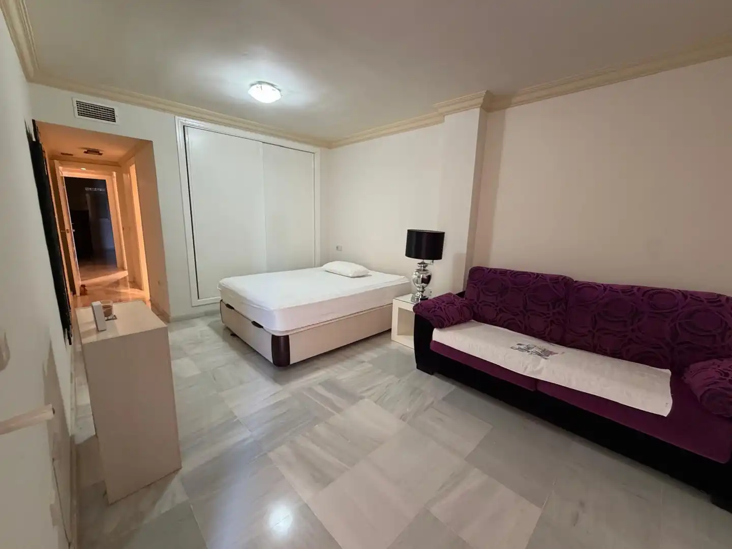 Schlafzimmer von Wohnungen zur Miete in Marbella mit Privatgarten und Gemeinschaftspool