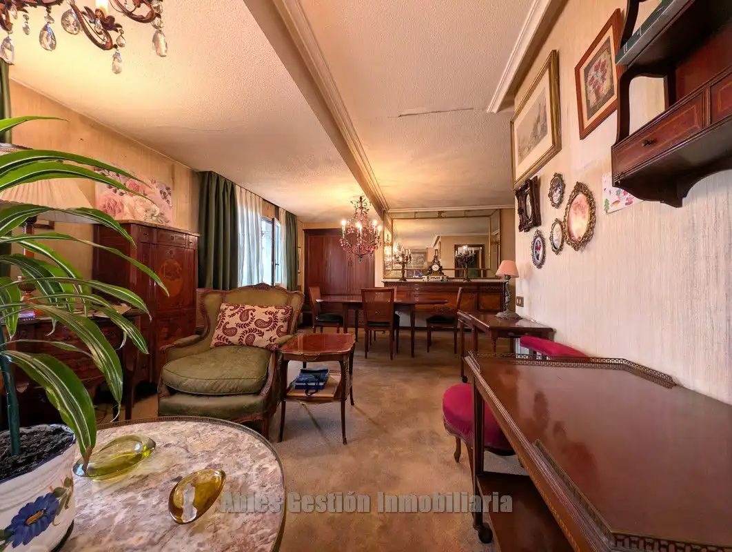 Esszimmer von Dachboden zum Verkauf in Oviedo  mit Terrasse