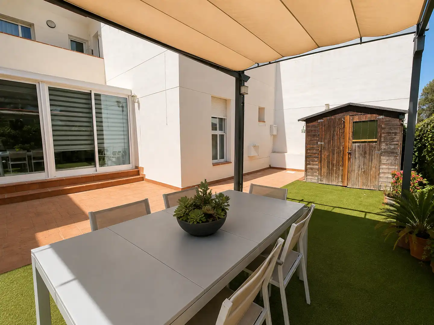 Terrassa de Planta baixa en venda en Almería amb Aire condicionat, Jardí privat i Terrassa