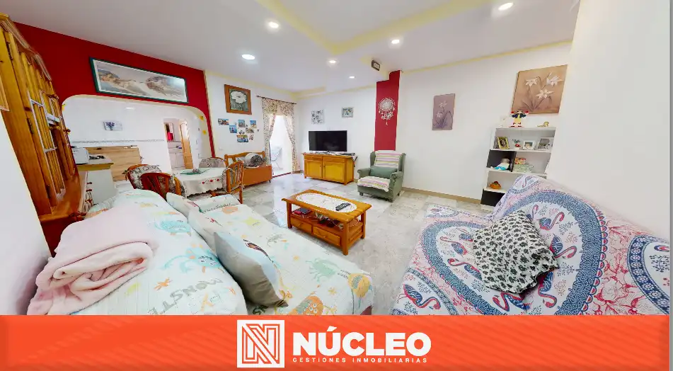 Wohnzimmer von Einfamilien-Reihenhaus zum Verkauf in Torrevieja mit Privatgarten und Möbliert
