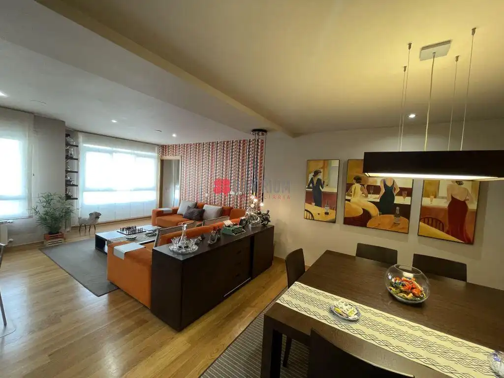 Appartamento con ascensore in vendita a Avenida Rosalía de Castro, imagen 2