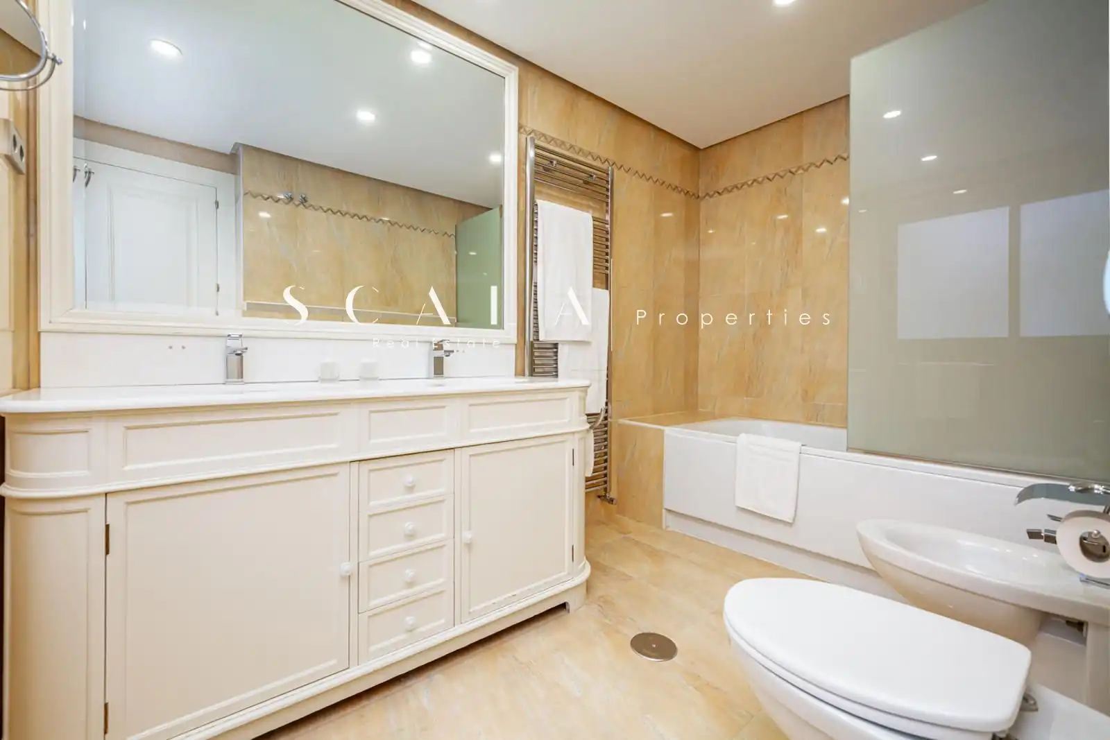 Badezimmer von Maisonette zur Miete in Madrid mit Klimaanlage, Heizung und Terrasse