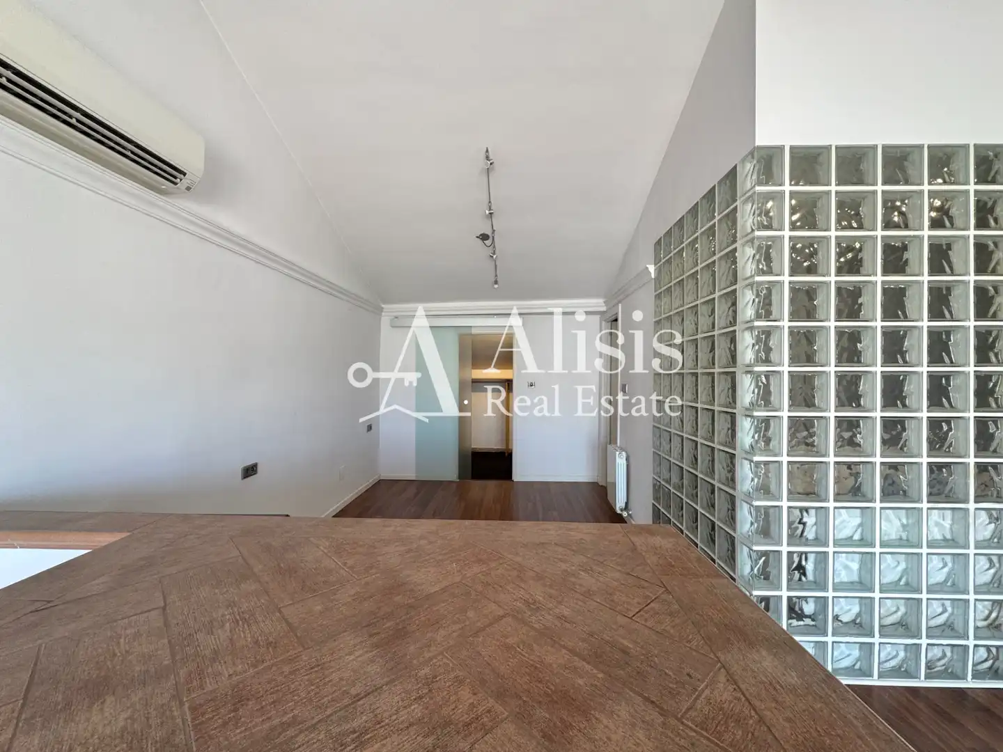 Einfamilien-Reihenhaus zum Verkauf in Pallejà mit Klimaanlage, Heizung und Terrasse