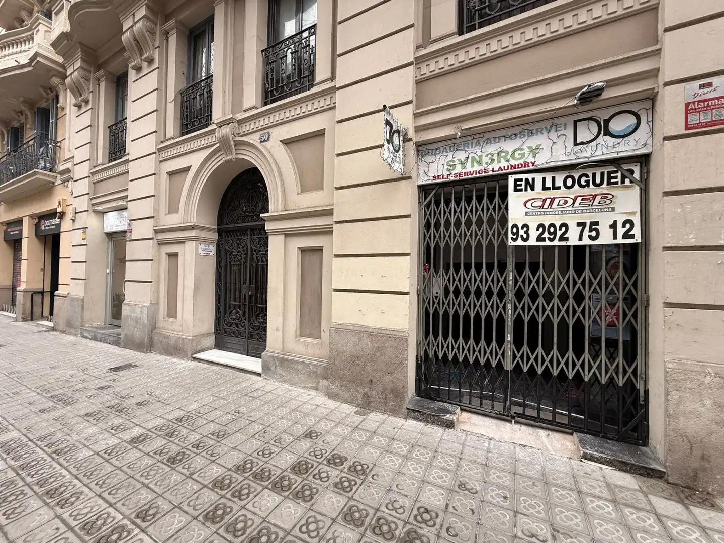 Vista exterior de Local en venta en Barcelona