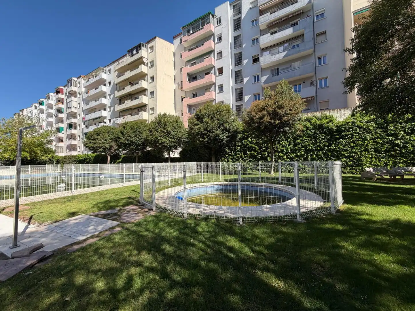 Piscina de Pis de lloguer en  Logroño amb Calefacció, Jardí privat i Traster