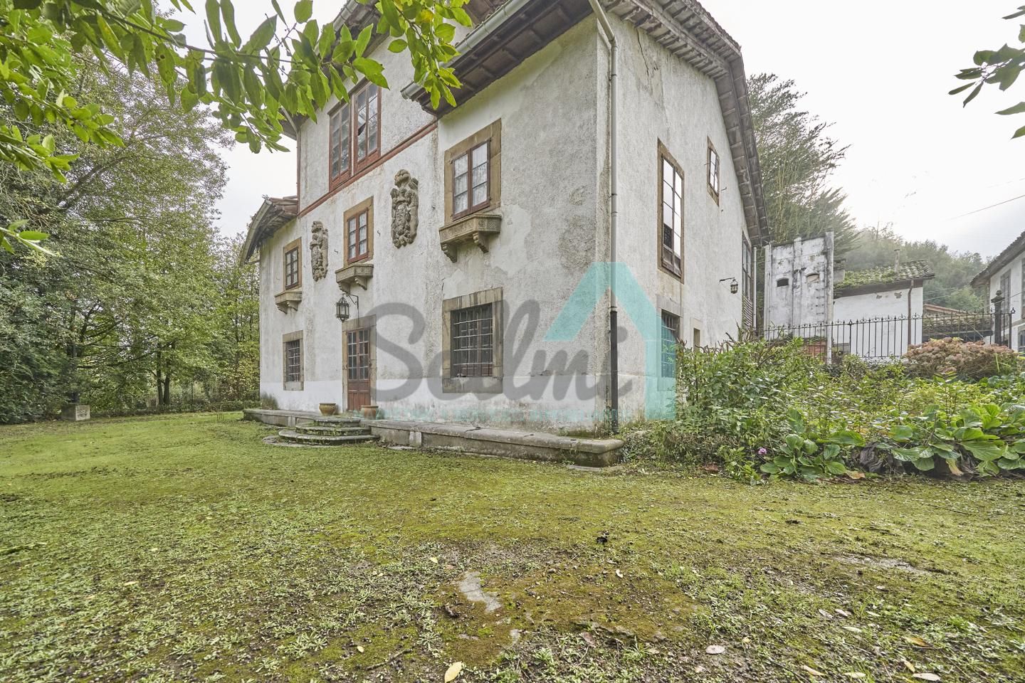 Vista exterior de Casa o xalet en venda en Oviedo  amb Jardí privat, Parquet i Terrassa