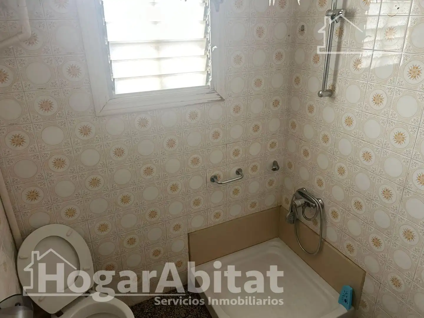Baño de Piso en venta en Manises con Aire acondicionado, Terraza y Balcón