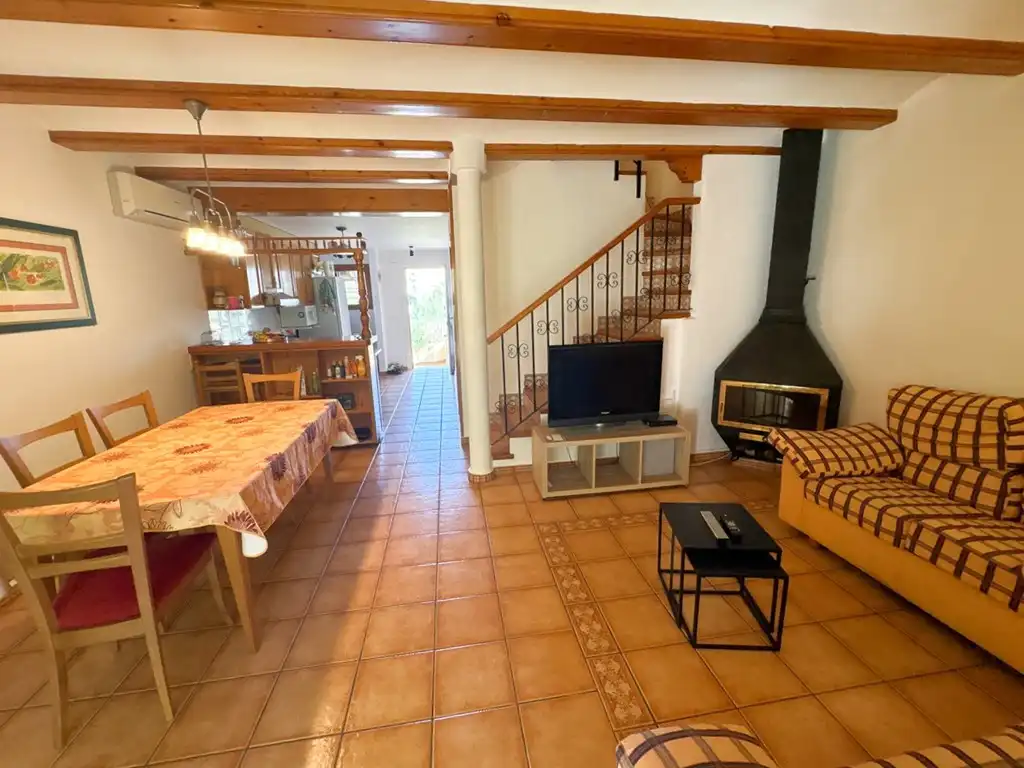 Einfamilien-Reihenhaus zum Verkauf in Dénia mit Klimaanlage, Terrasse und Balkon