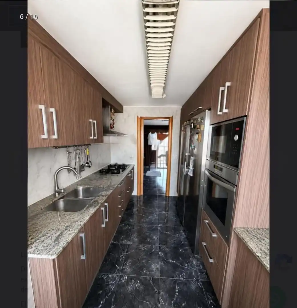 Cocina de Ático en venta en L'Hospitalet de Llobregat