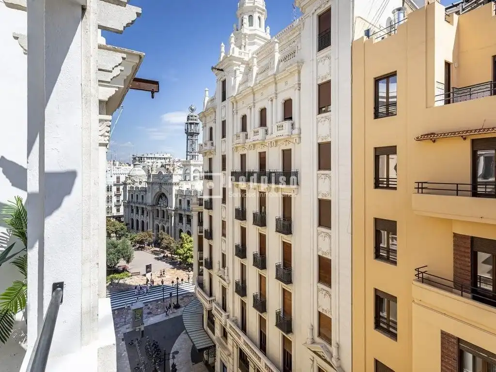 Vista exterior de Pis en venda en Valencia amb Aire condicionat i Terrassa