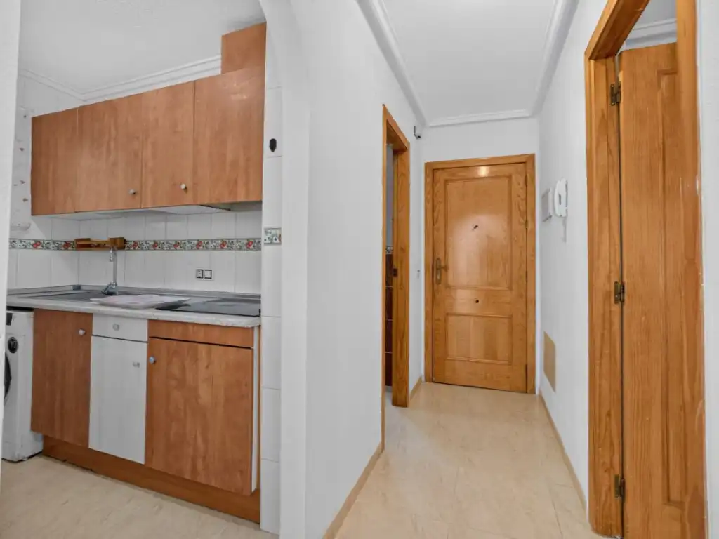 Cuina de Apartament en venda en Torrevieja amb Piscina comunitària