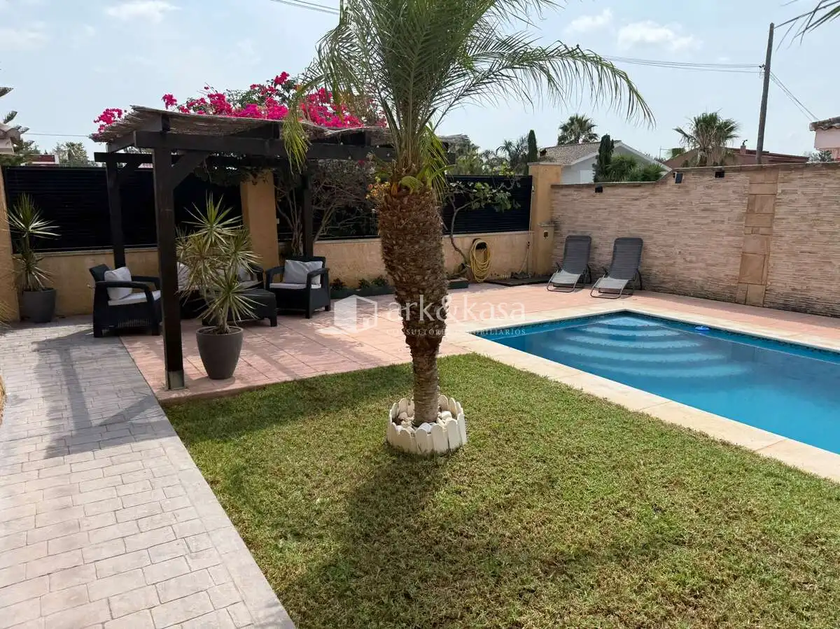 Swimming pool of Houses for sale in Llíria  with Air Conditioner, Heating and Private garden