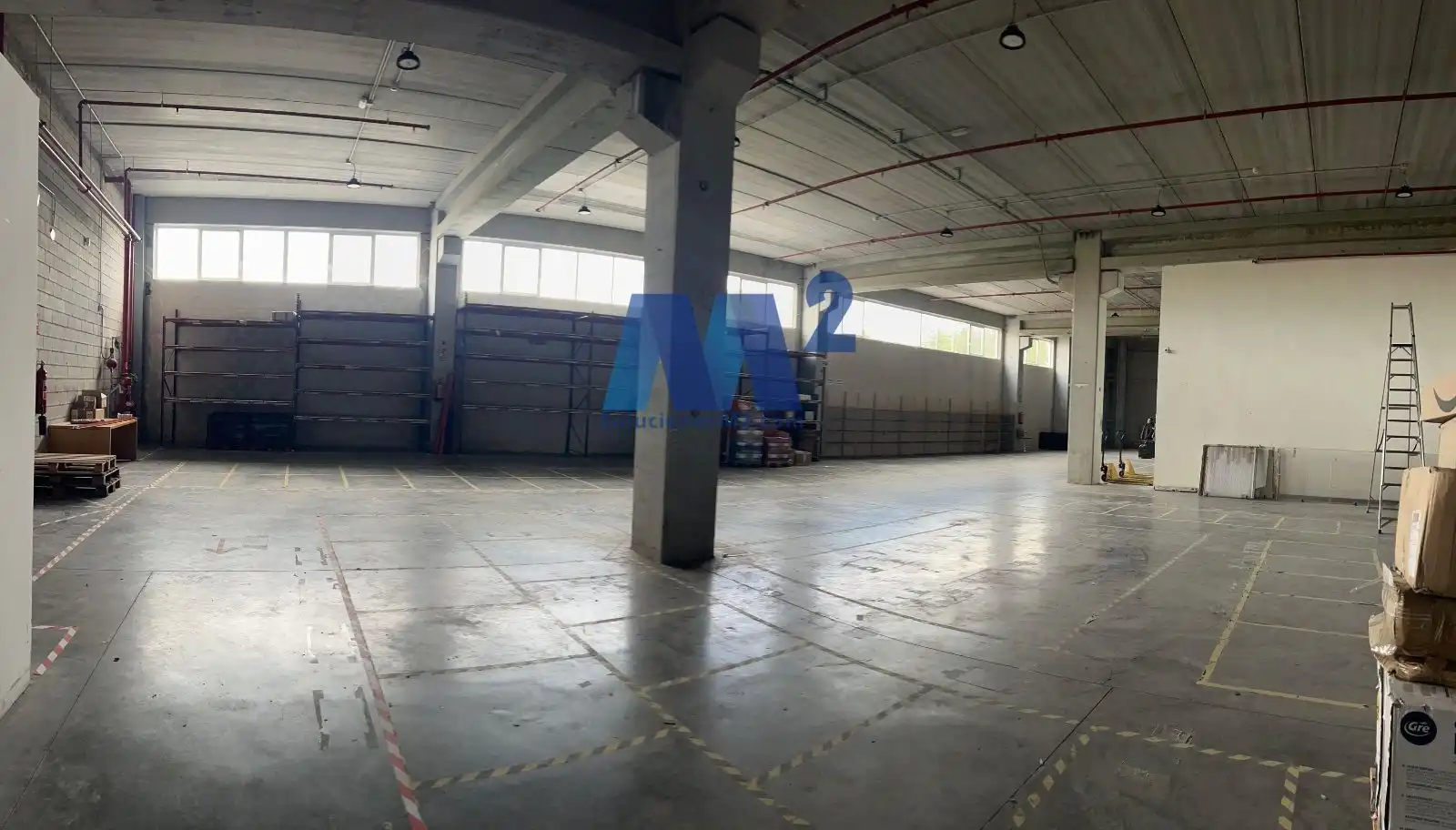 Parkplatz von Fabrikhallen zur Miete in Pinto