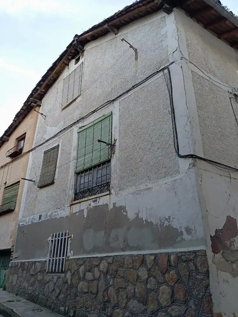 Vista exterior de Casa adosada en venda en Arenas de San Pedro amb Balcó