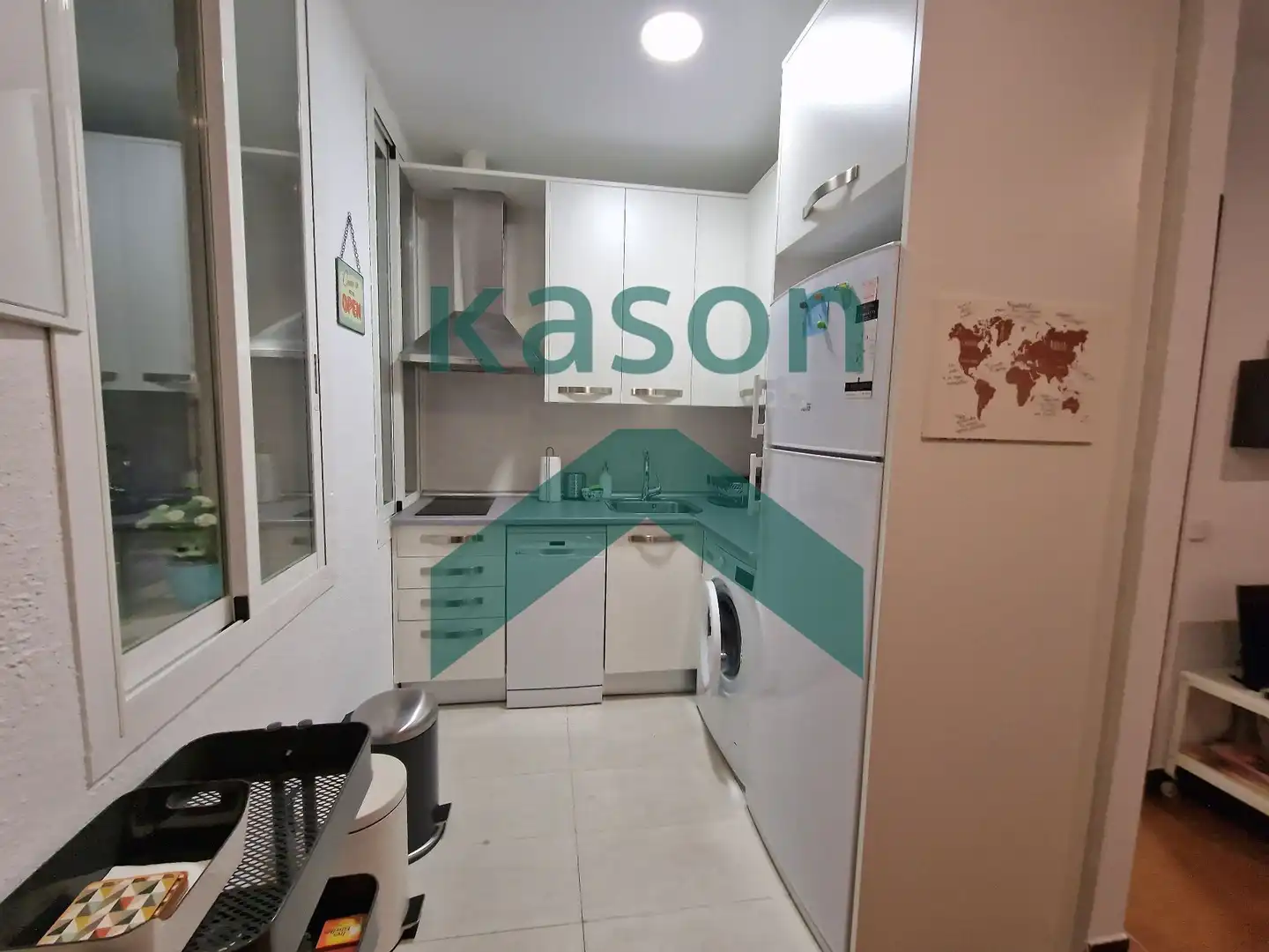 Cuina de Apartament de lloguer en Madrid amb Calefacció i Moblat