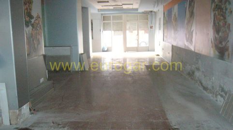 Casa con buhardilla y local comercial céntrico en Chiva 46370