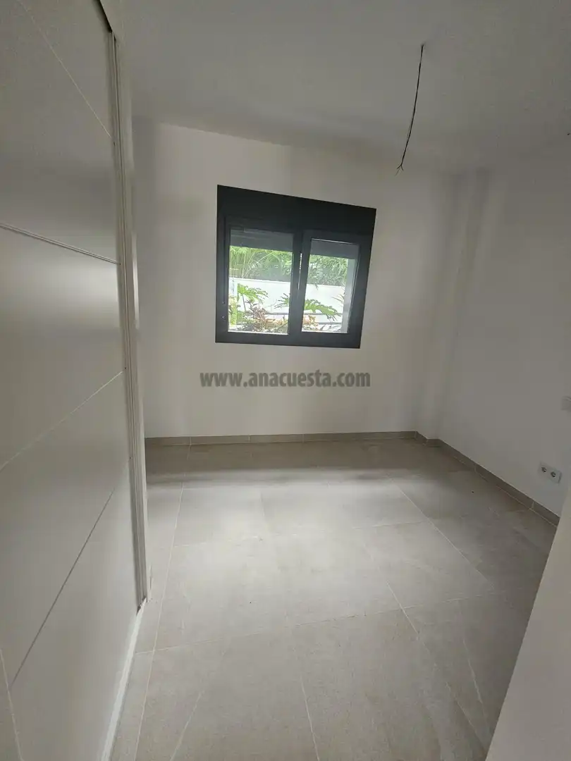 Habitación de Apartamento en venta en Estepona con Aire acondicionado, Terraza y Piscina comunitaria