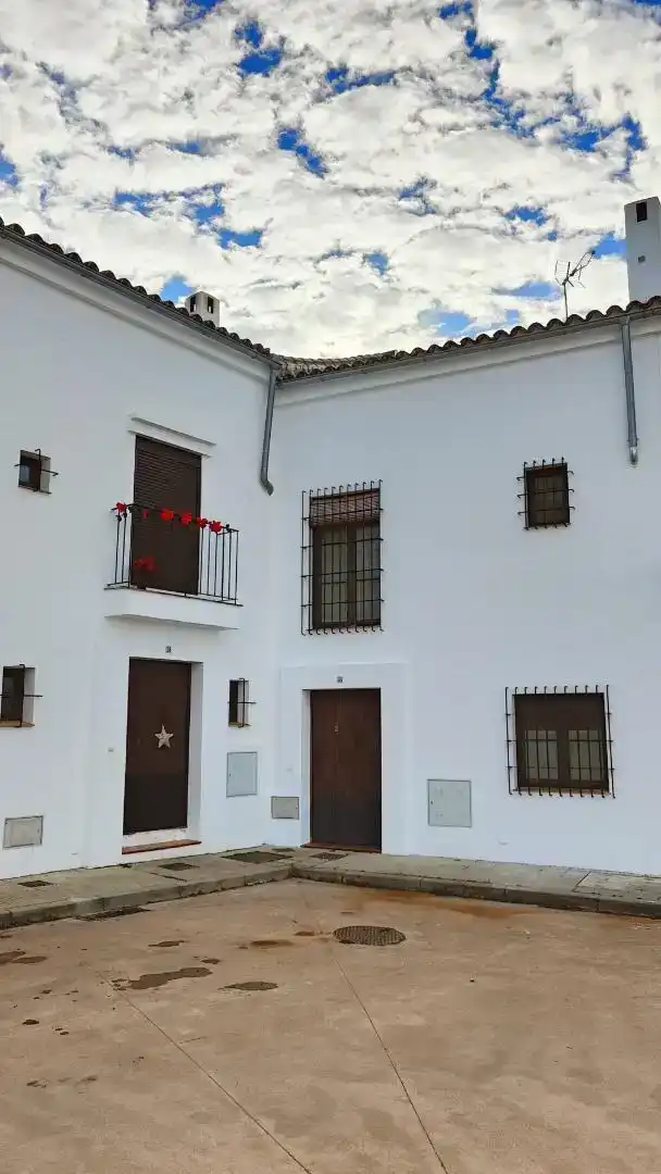 Vista exterior de Casa adosada en venda en Higuera de la Sierra amb Aire condicionat i Balcó