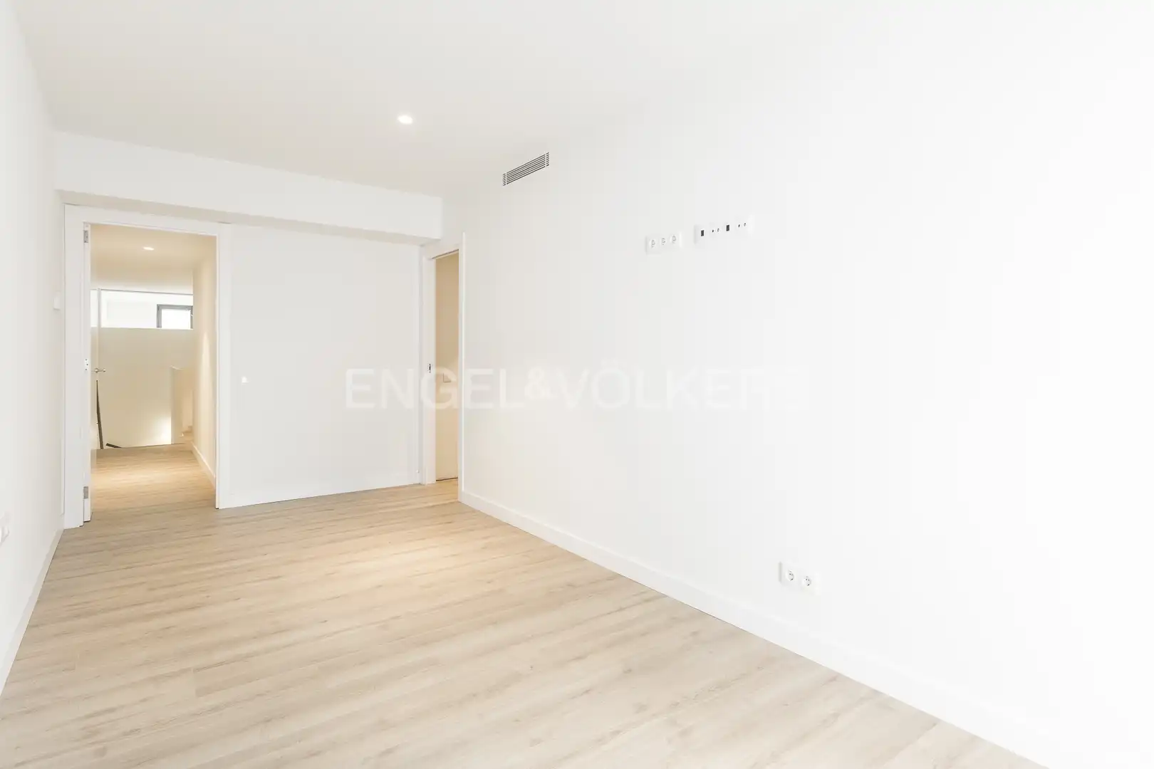 Bedroom of Apartments for sale in Barcelona  with Air Conditioner, Heating and Private garden