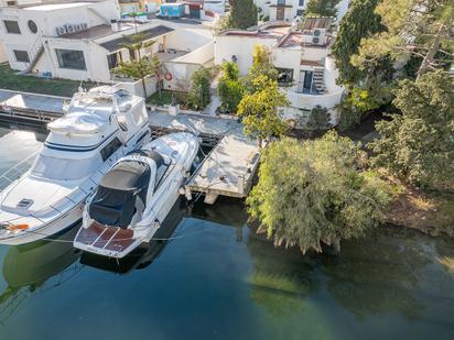 Vista exterior de Casa o xalet en venda en Roses amb Aire condicionat, Jardí privat i Terrassa