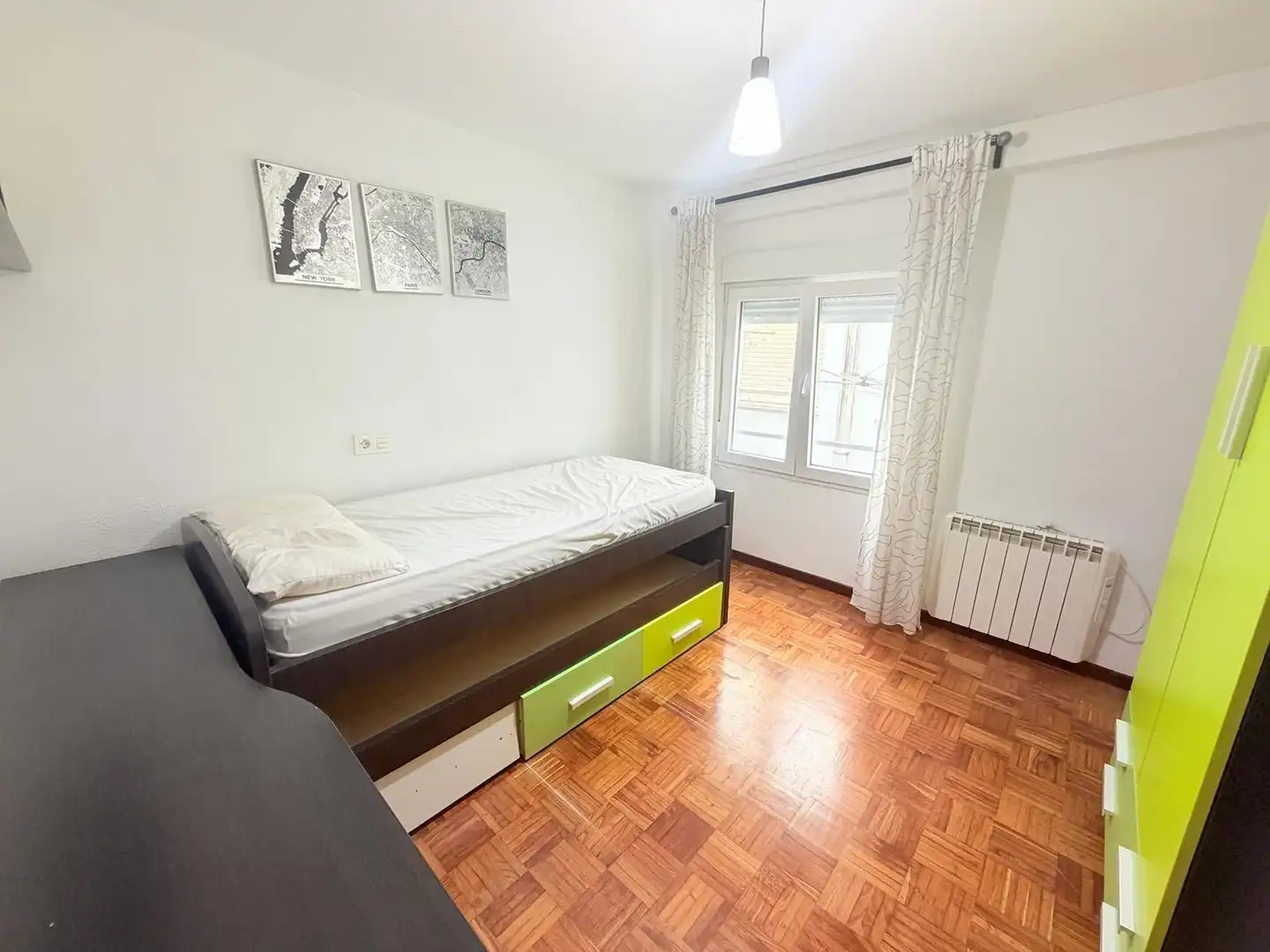 Bedroom of Flat for sale in Oviedo   with Balcony