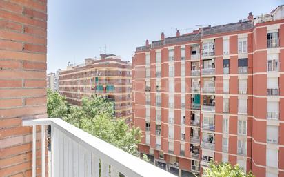 Vista exterior de Pis en venda en L'Hospitalet de Llobregat amb Aire condicionat, Calefacció i Moblat