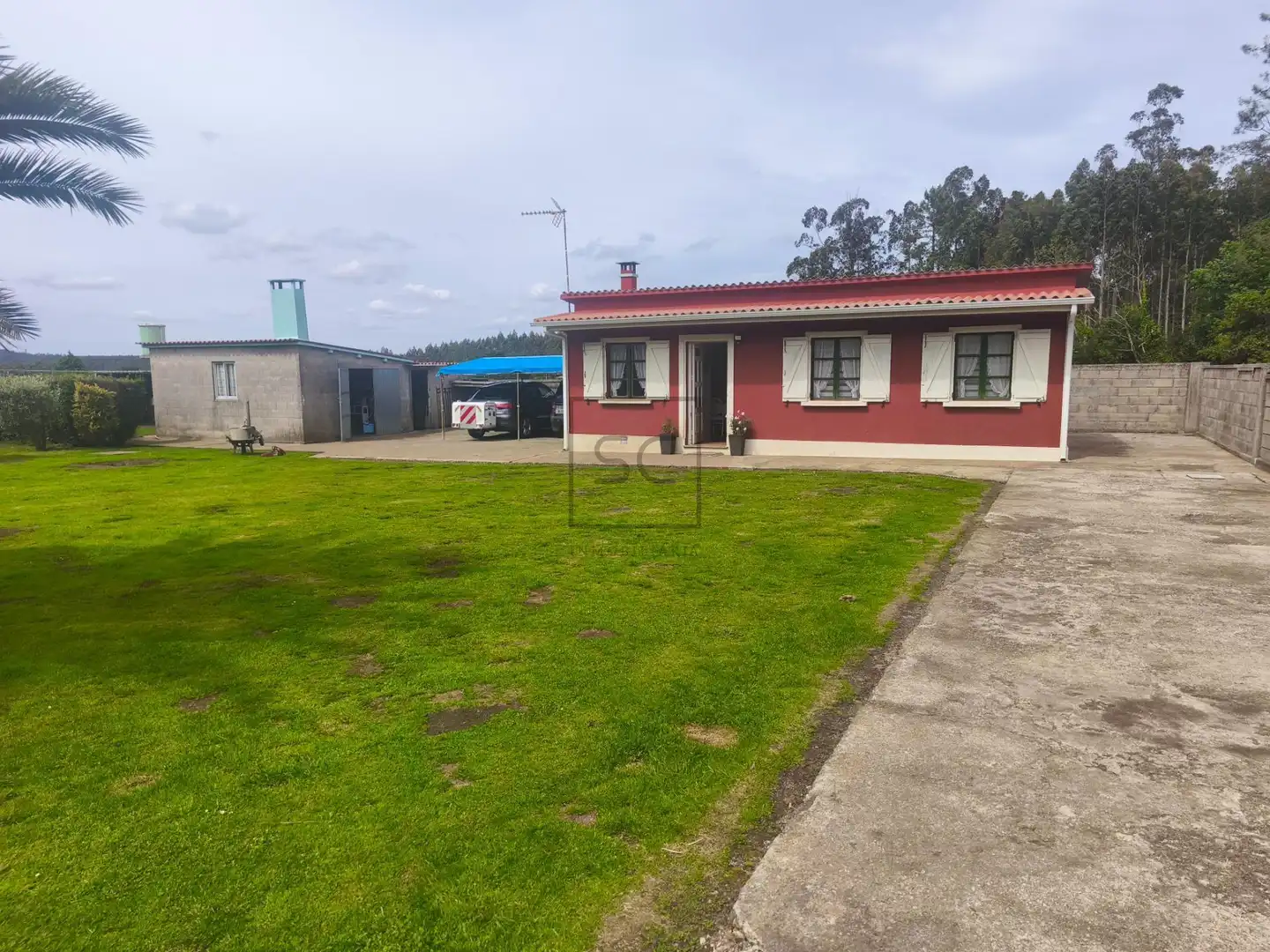 Vista exterior de Casa o xalet en venda en Monfero amb Jardí privat i Traster
